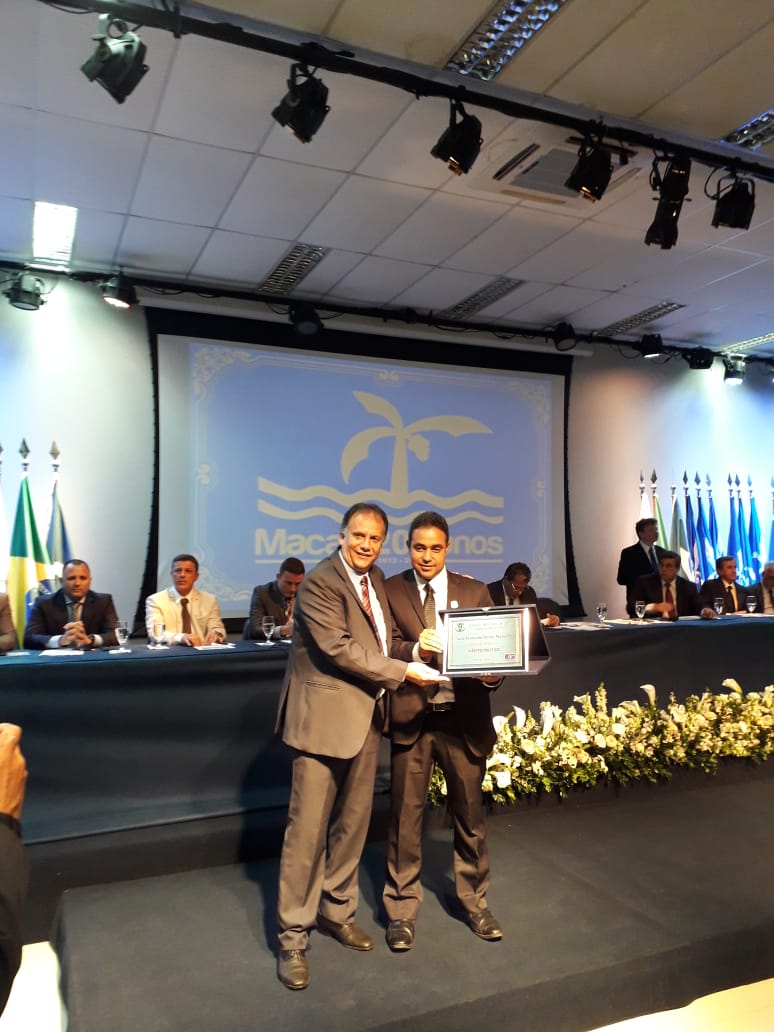 Presidente da Câmara de Quissamã recebe Diploma de Mérito Político.
